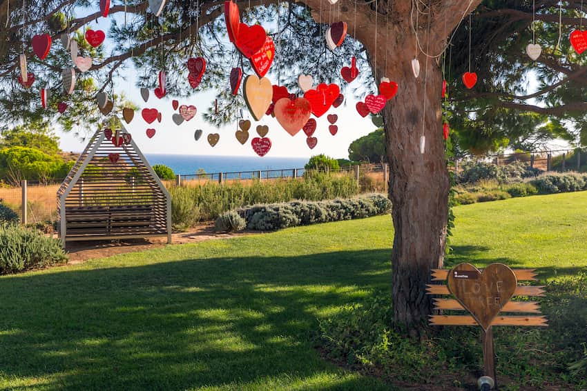 Jardim EPIC SANA ALGARVE com a love tree